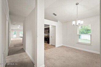 7271 Gateway Ct in Jacksonville, FL - Building Photo - Building Photo