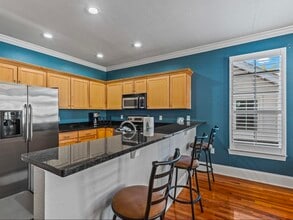 415 Saint Francis St, Unit 139 in Tallahassee, FL - Foto de edificio - Building Photo