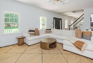 113 Northside Dr in Sag Harbor, NY - Building Photo - Building Photo