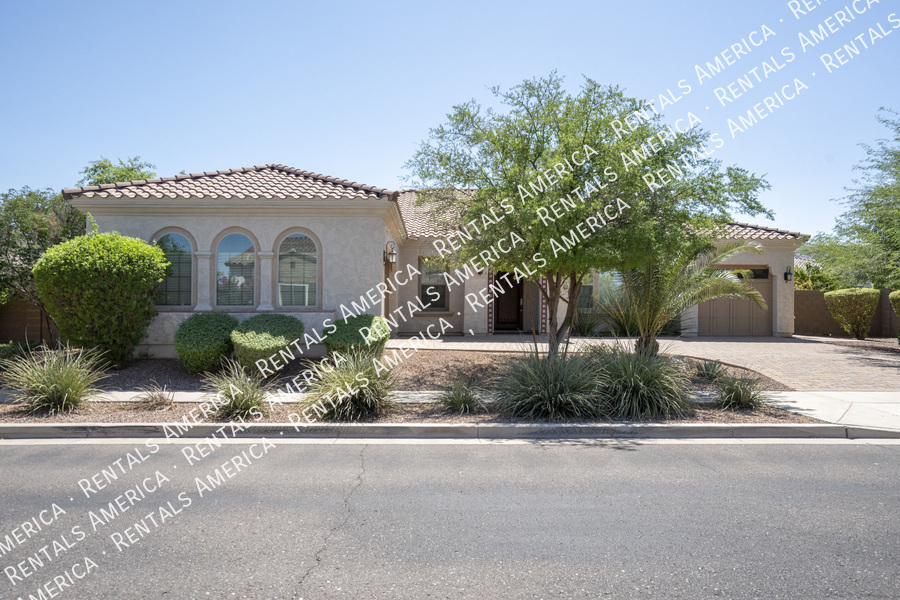 2923 E Constance Wy in Phoenix, AZ - Foto de edificio