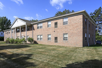 Dommar Apartments in Willoughby, OH - Building Photo - Building Photo