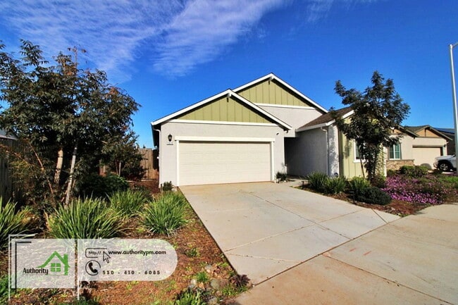 3010 Silverstone Dr in Redding, CA - Building Photo - Building Photo