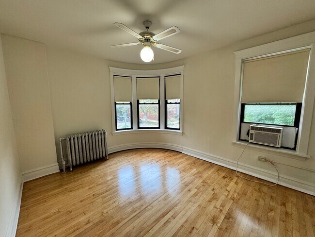 2205 W Grace St in Chicago, IL - Building Photo - Building Photo
