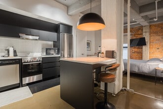 110 Sainte-Thérèse Rue in Montréal, QC - Foto de edificio - Building Photo