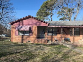 1006 Dennison St in Little Rock, AR - Building Photo