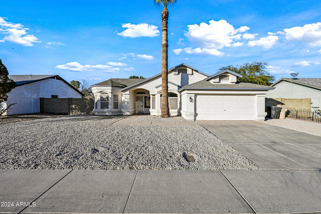 7560 W Luke Ave in Glendale, AZ - Building Photo