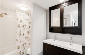 7250 Eastmoor Dr in Denver, CO - Building Photo - Building Photo