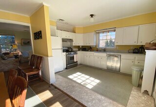 166 Hog Creek Rd in East Hampton, NY - Building Photo - Building Photo