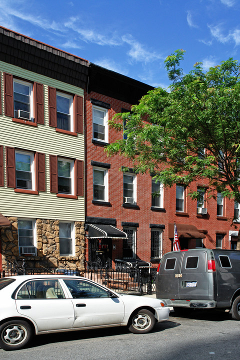 194 13th St in Brooklyn, NY - Building Photo