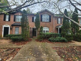3752 Waldrop Ln in Decatur, GA - Building Photo
