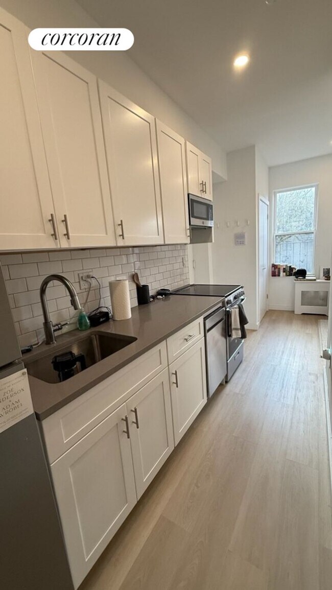 107 Sullivan St in New York, NY - Building Photo - Building Photo
