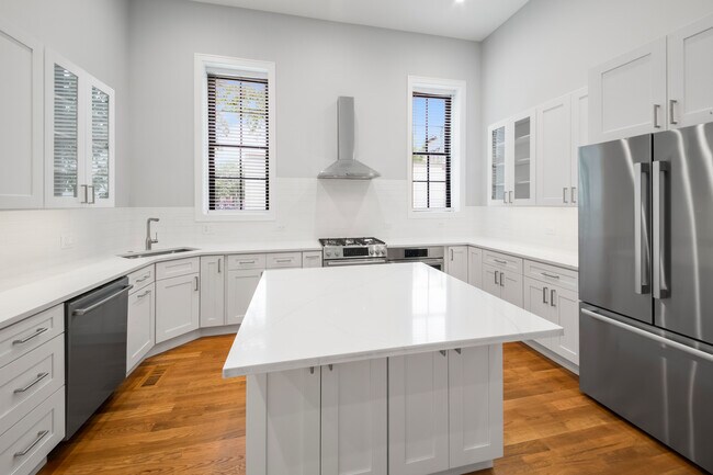 1349 N Noble St, Unit 2 in Chicago, IL - Building Photo - Building Photo