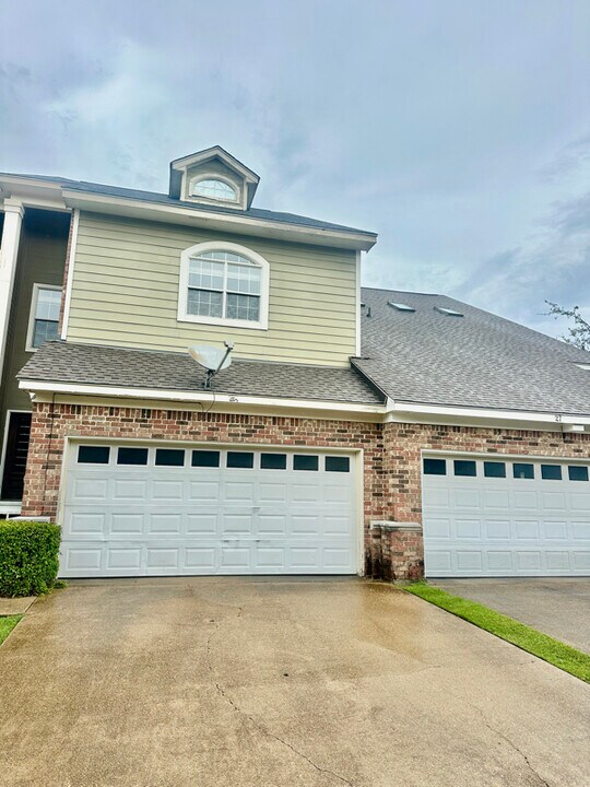 25 Charleston Cir in Brandon, MS - Building Photo