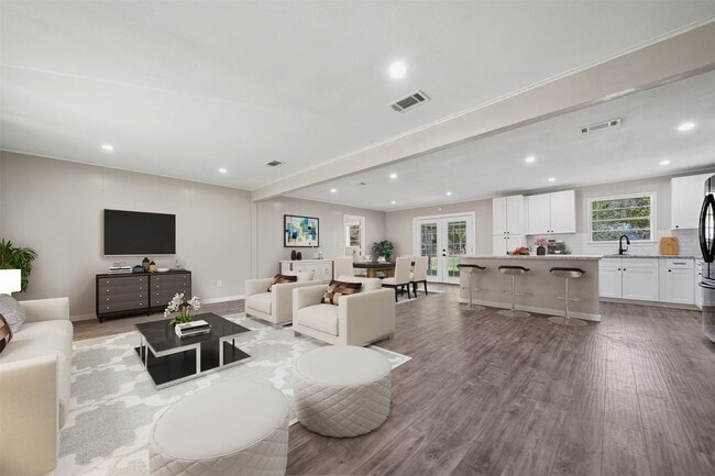 property at 110 W Pine St