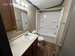 1461 NW Taylor St in Topeka, KS - Building Photo - Building Photo