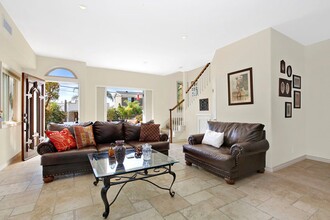 3312 Clay St, Unit 3312 Clay in Newport Beach, CA - Foto de edificio - Building Photo