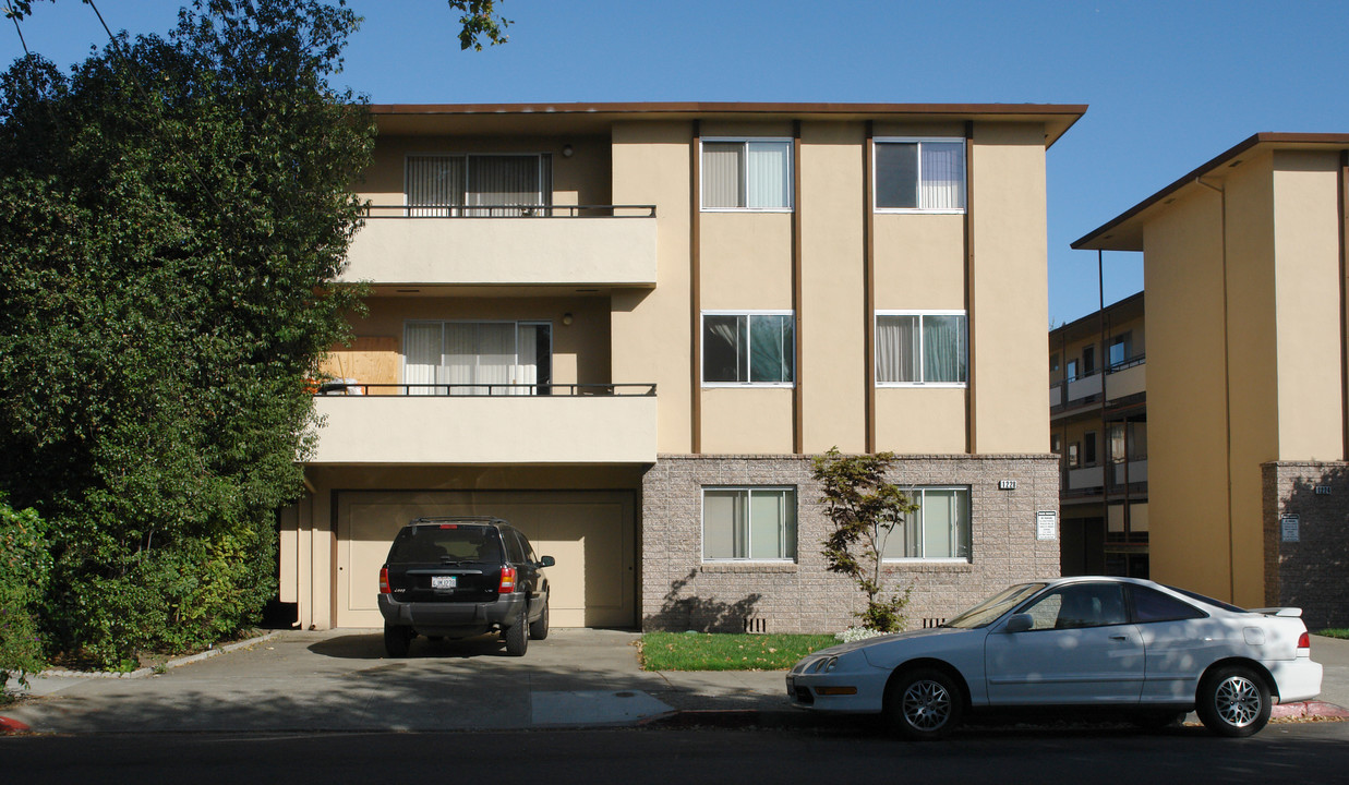 1228 Floribunda Ave in Burlingame, CA - Building Photo