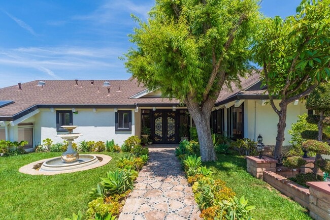 15541 Aqua Verde Dr in Los Angeles, CA - Foto de edificio - Building Photo