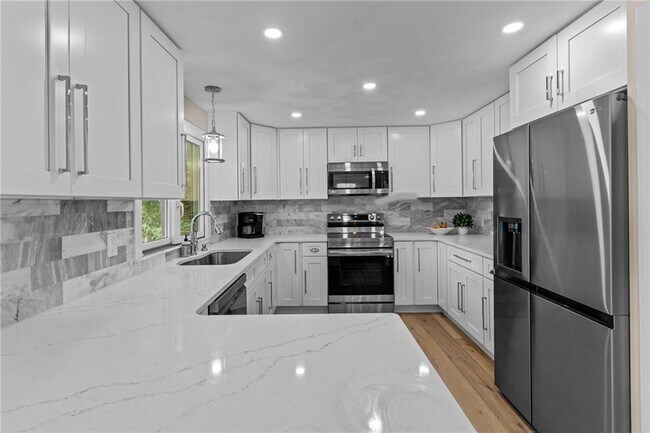 8 Woodsia Rd in Narragansett, RI - Building Photo - Building Photo