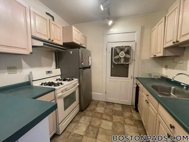 64 Charlesgate E