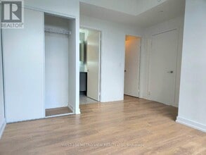 115 McMahon Dr in Toronto, ON - Building Photo - Building Photo