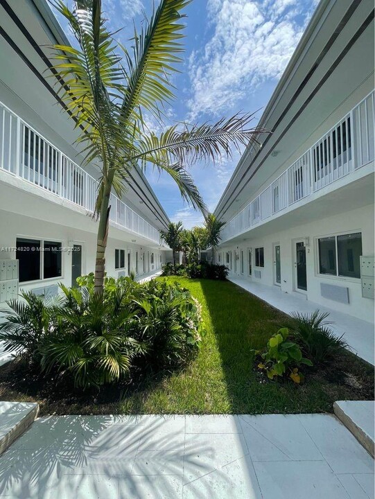 1535 Michigan Ave in Miami Beach, FL - Building Photo