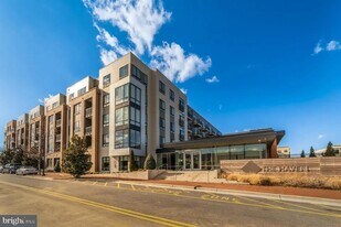 145 Riverhaven Dr in Oxon Hill, MD - Building Photo