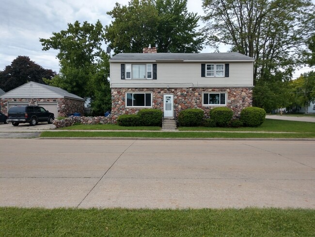 1605 Doty St, Unit 1605 A Doty St Oshkosh w