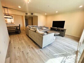 4533 Vista Del Monte Ave in Los Angeles, CA - Building Photo