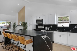 22054 Avenue San Luis in Los Angeles, CA - Building Photo - Building Photo
