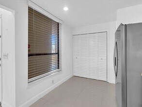 7520 La Paz Blvd in Boca Raton, FL - Foto de edificio - Building Photo