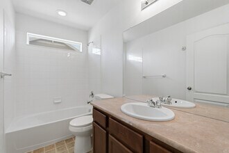 25830 E Byers Pl in Aurora, CO - Building Photo - Building Photo