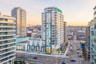 Pinnacle on The Park False Creek Apartments