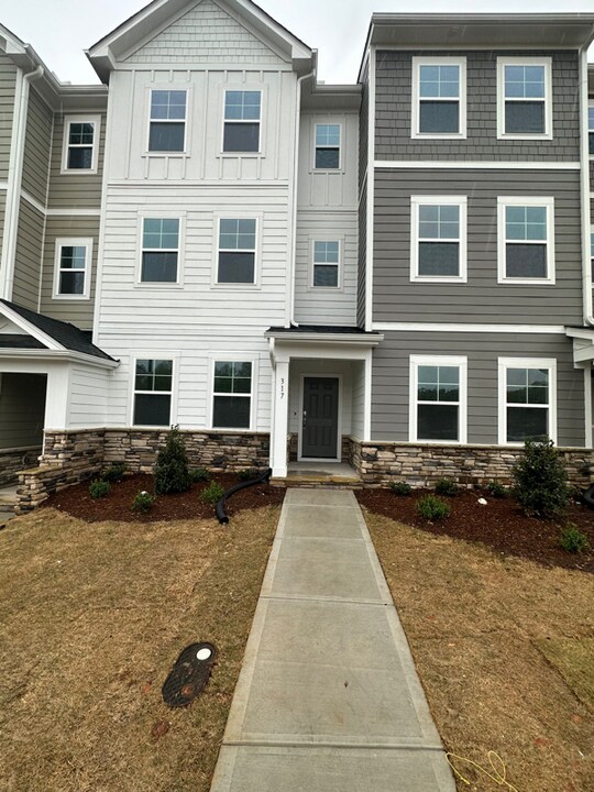 317 Devon Clfs Dr in Wake Forest, NC - Building Photo