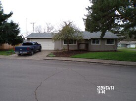 2232 NW 14th St in Corvallis, OR - Building Photo