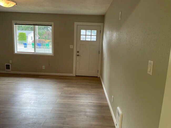 12430 SE Market St in Portland, OR - Building Photo - Building Photo