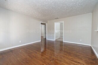 2749 N Poplar St in Wichita, KS - Building Photo - Building Photo