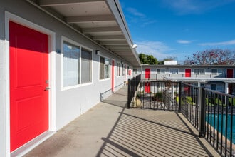 Royal Gardens Apartments in Livermore, CA - Foto de edificio - Building Photo