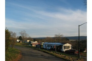 Melanie Manor in Ringtown, PA - Building Photo
