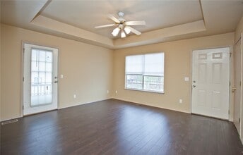 2484 N Brophy Cir in Fayetteville, AR - Foto de edificio - Building Photo