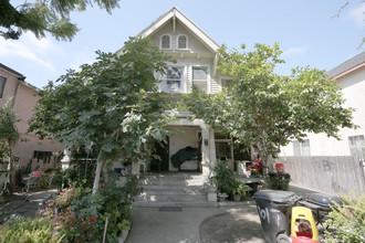 1013 E 28th St in Los Angeles, CA - Building Photo - Building Photo