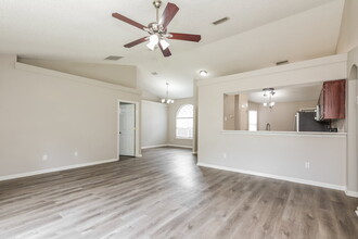 1103 Summer Springs Drive in Middleburg, FL - Foto de edificio - Building Photo
