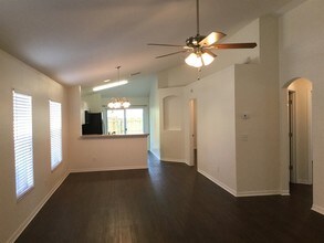 7512 Oxford Garden Cir in Apollo Beach, FL - Building Photo - Building Photo