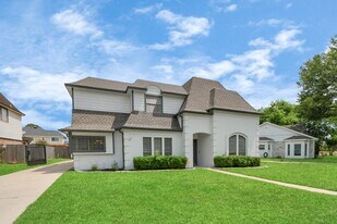 5310 Oak Cove Dr in Houston, TX - Building Photo