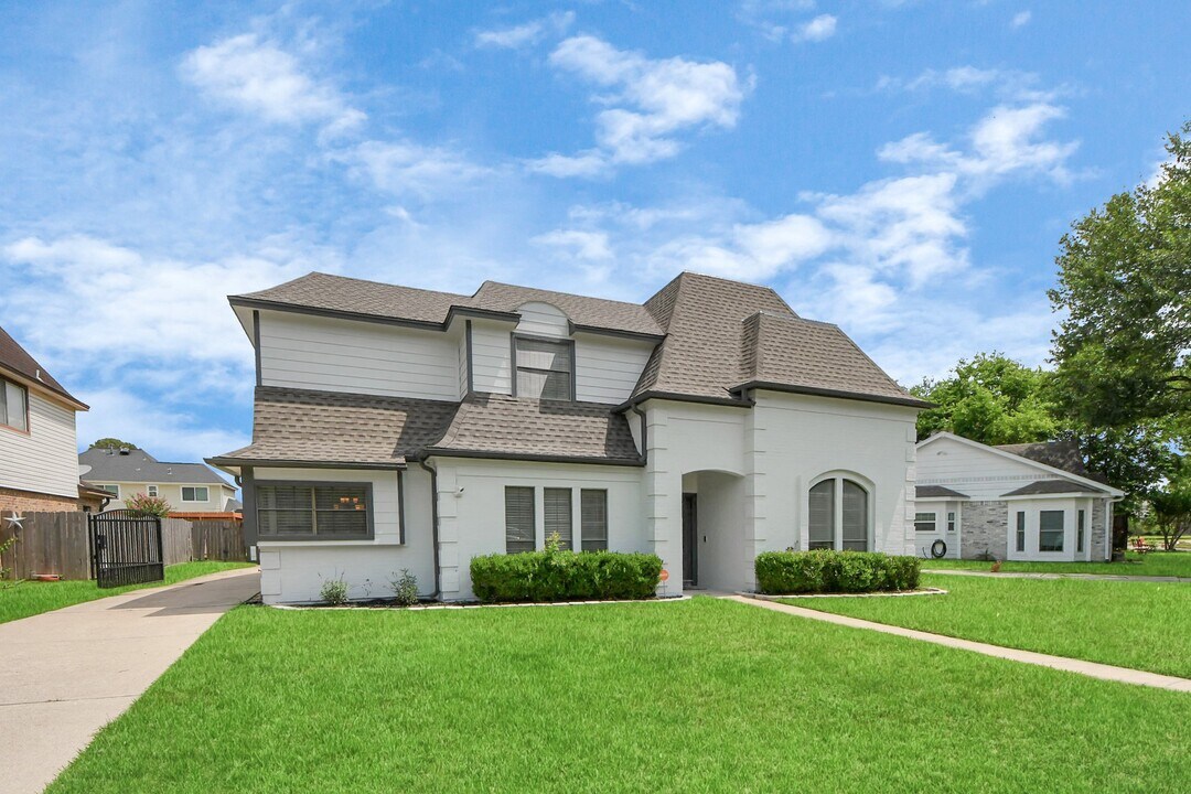 5310 Oak Cove Dr in Houston, TX - Building Photo