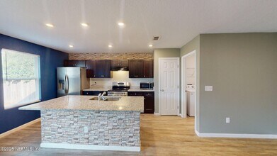 8077 Nussbaum Dr in Jacksonville, FL - Building Photo - Building Photo