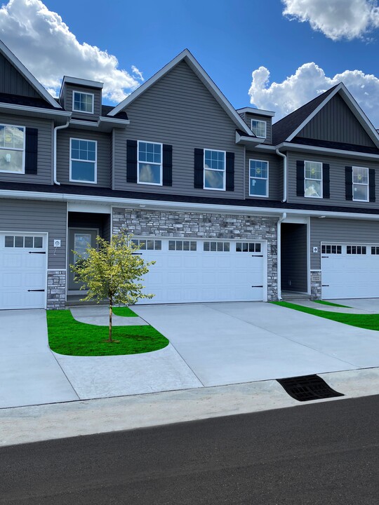 Harbor Town Townhomes in Perrysburg, OH - Foto de edificio