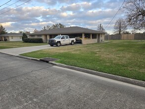 204 Swan Ave in Houma, LA - Foto de edificio - Building Photo