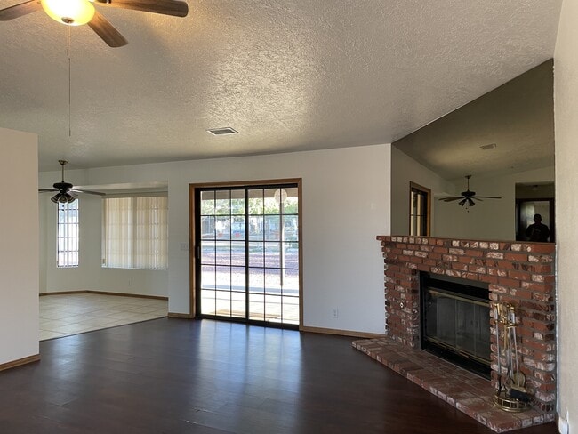 14625 Live Oak St in Hesperia, CA - Building Photo - Building Photo