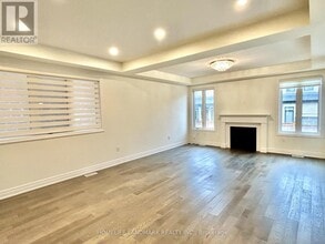 140 Bowbeer Rd in Oakville, ON - Building Photo - Building Photo
